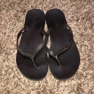 American Eagle flip flops